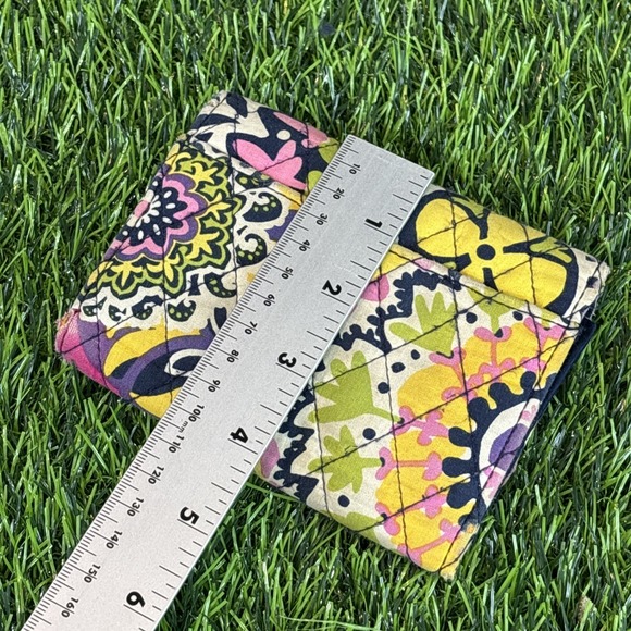 Vera Bradley Quilted Trifold Wallet Floral Multicolor ID Window Snap Closure - Picture 7 of 7